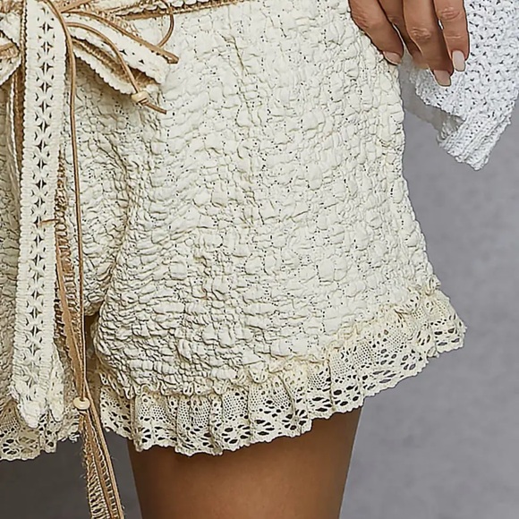 POL -Lace Trim Adjustable Waist Textured
Knit Shorts S-L - Picture 6 of 6